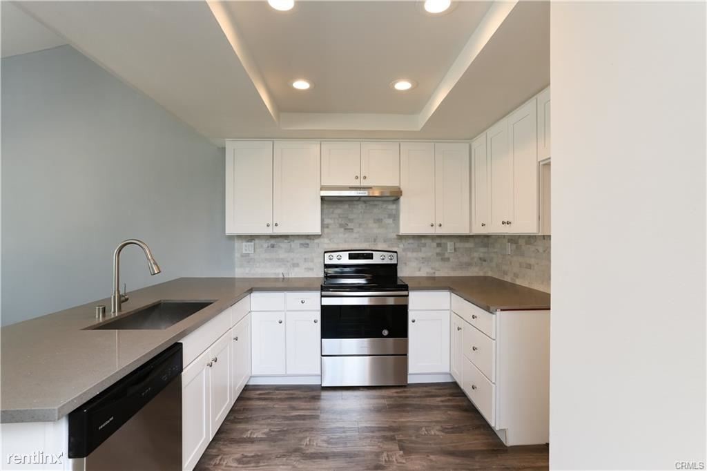 Primary Photo - 3 br, 2 bath Condo - 3932 W 5th St Apt 202