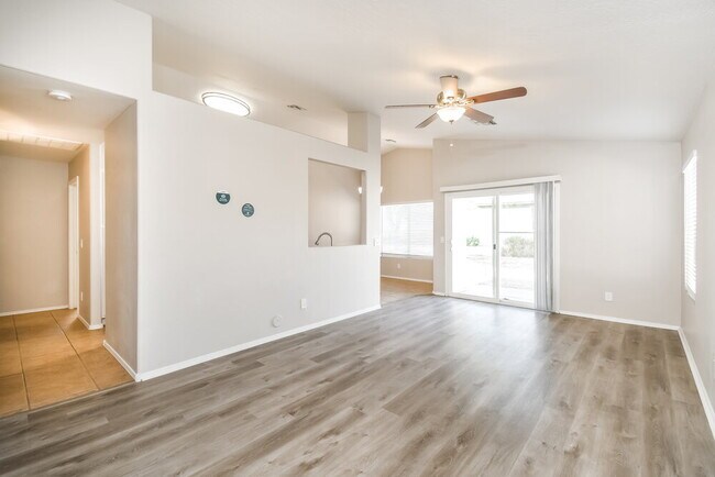 Building Photo - 9146 E Encanto St