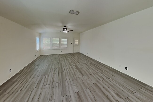 Building Photo - 4611 Echo Lake Dr