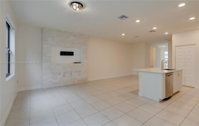 Foto del edificio - 15826 NW 91st Ct