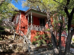 Building Photo - 612 Oakland Ave