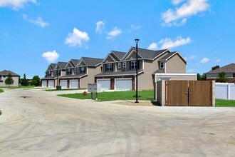 Building Photo - 1202 Heather Dr