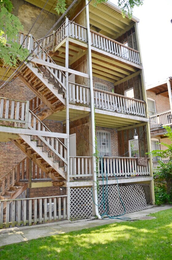 Building Photo - 6121 S St Lawrence Ave