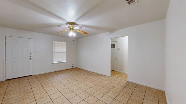 Building Photo - PRICE IMPROVEMENT NOW ONLY $895!!!!!!!!!!