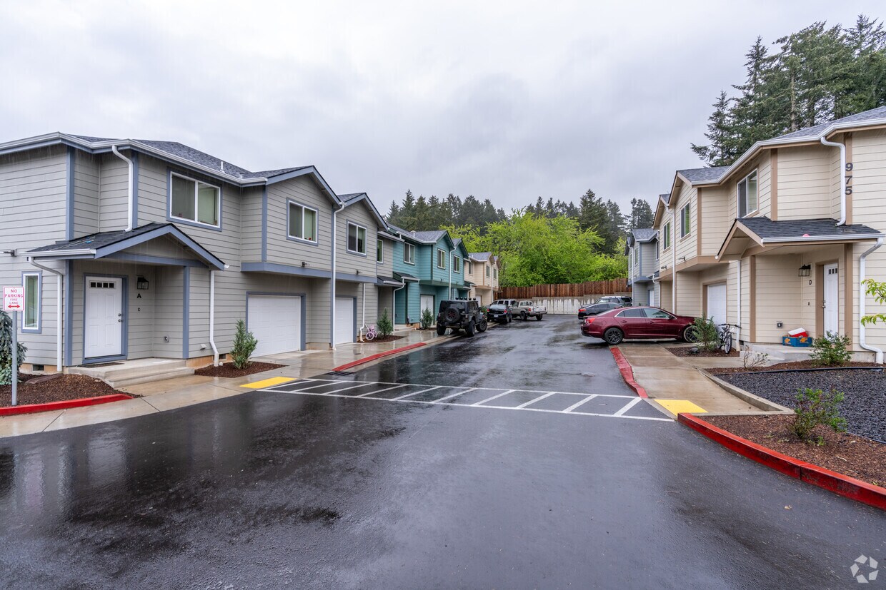 Apartamentos - Lindsay Townhomes