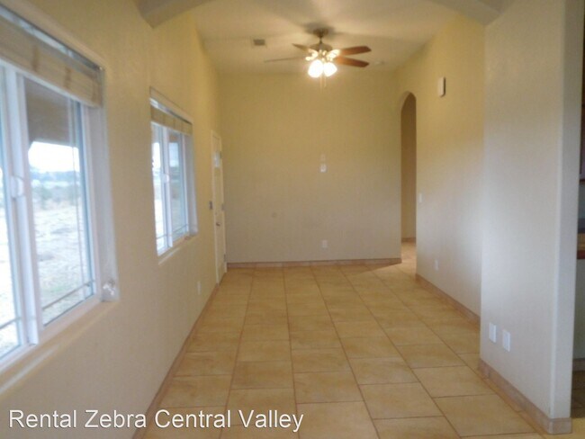 Building Photo - 2 br, 1 bath House - 3081 Pioneer Rd