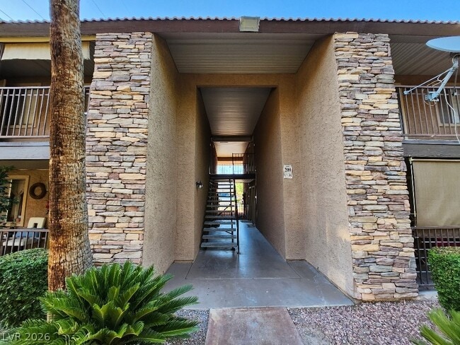 Building Photo - 5081 River Glen Dr