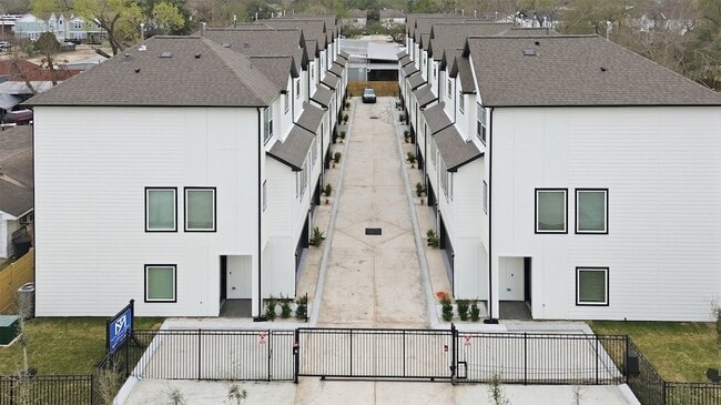 Building Photo - 9405 D Hammerly Boulevard Unit B