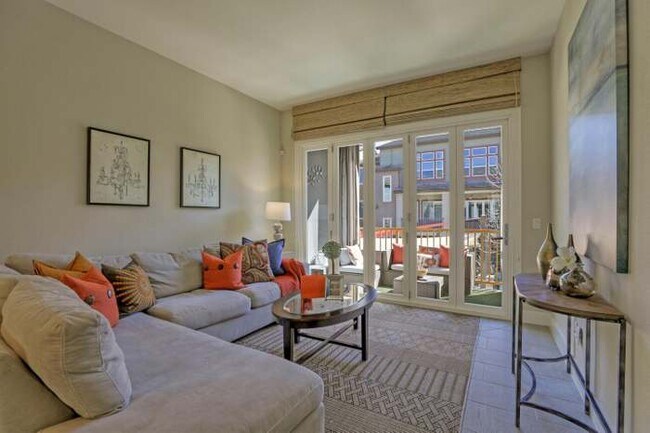 Foto del edificio - 2418 Stearman Ln