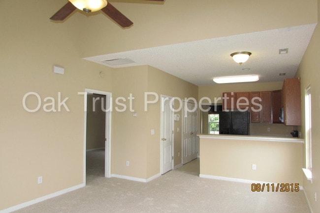 Building Photo - Lakes of Summerville