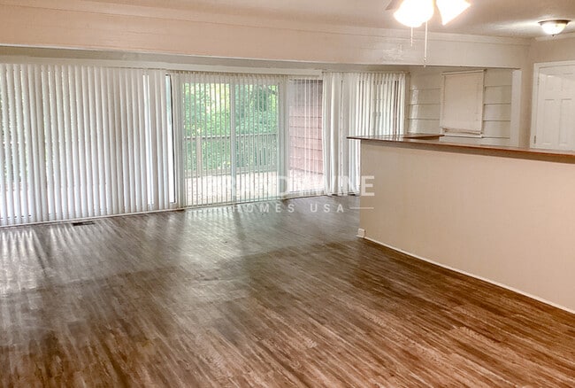 Building Photo - One month FREE RENT