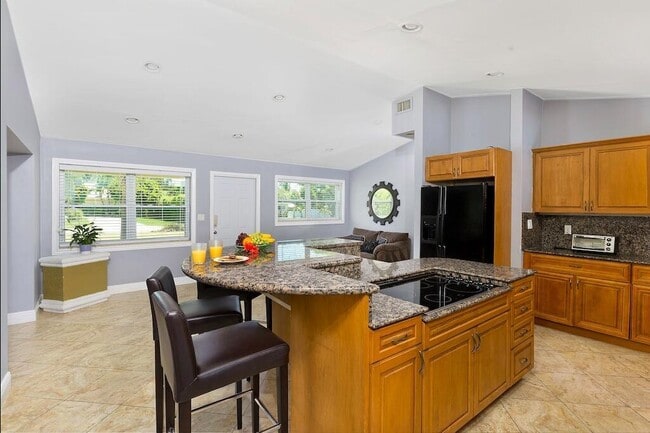 Building Photo - 272 NW 45th St