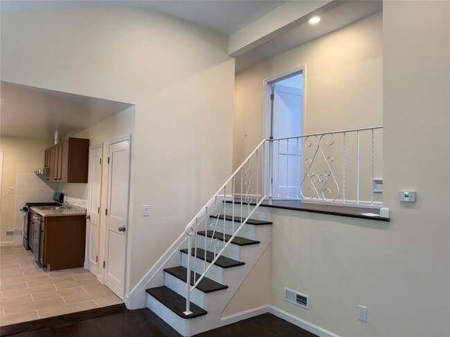 Building Photo - 11 Holle Pl