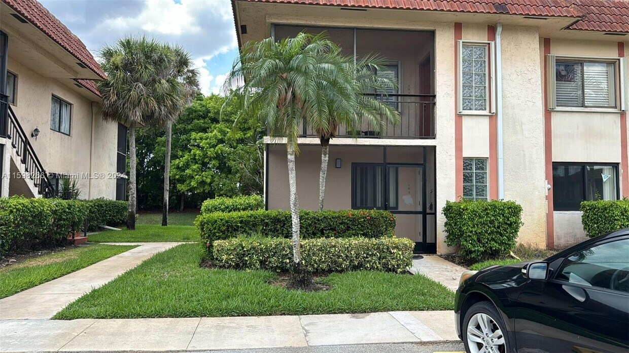 331 Lakeview Dr Unit 101, Weston, FL 33326 Room for Rent in Weston