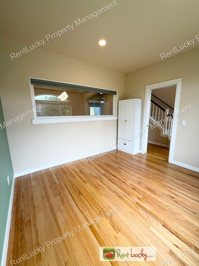 Foto del edificio - Amazing 5 Bedroom Home in Bothell with Gorgeous Finishes and Large Family Room!
