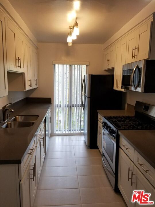 Foto del edificio - 7607 Norton Ave