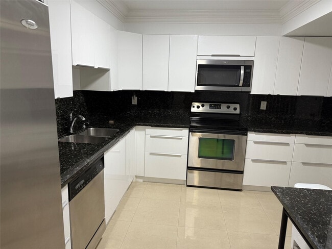 Building Photo - 5100 N Ocean Blvd