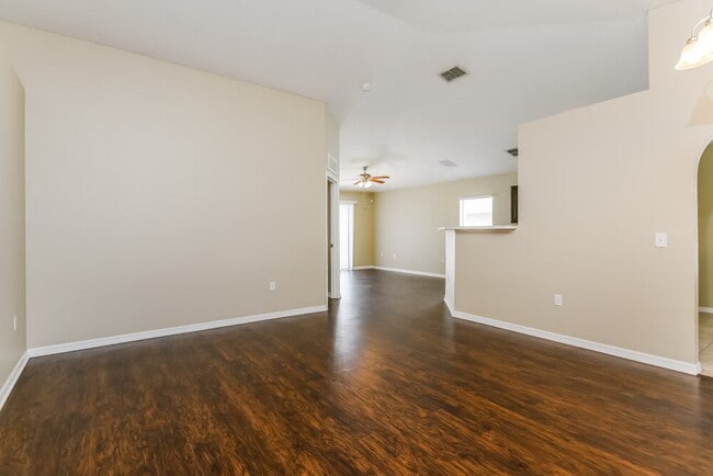 Foto del edificio - 448 Hammerstone Ave