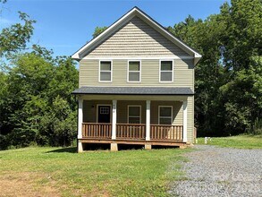 Building Photo - 434 Amber St