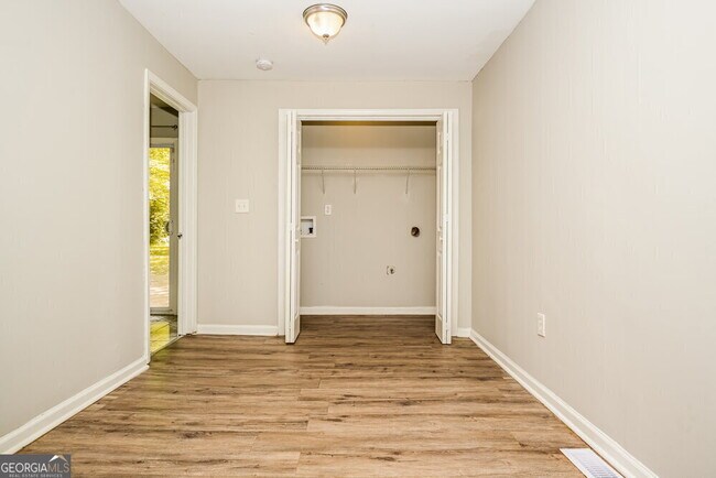 Foto del edificio - 5720 Old Bill Cook Rd
