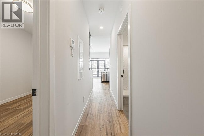 Photo du bâtiment - 555 Sanatorium Rd