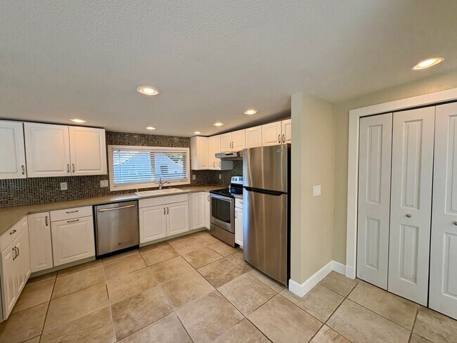 Building Photo - Greenwood Penthouse Apartment
