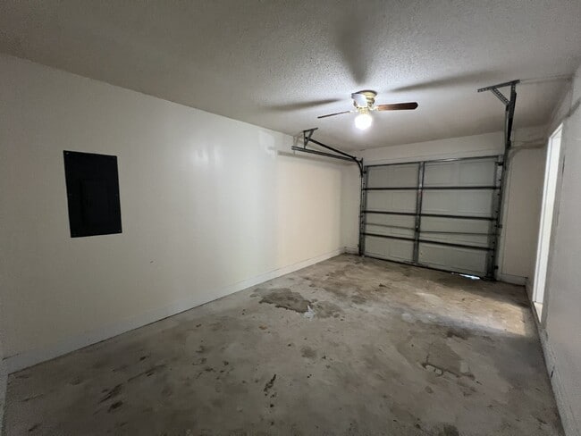 Building Photo - House for Rent