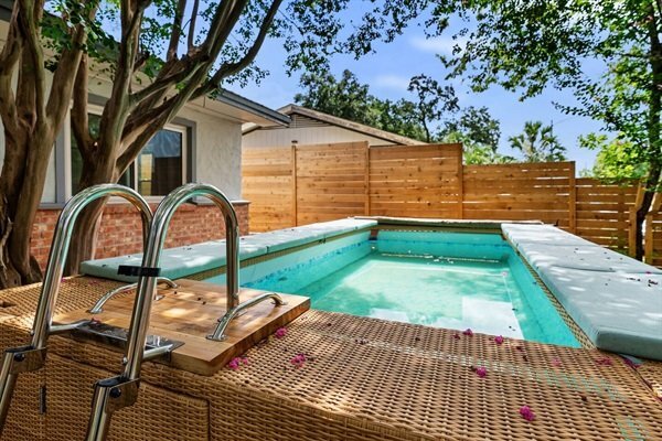 Building Photo - City Escape: AustinGetaway Seasonal Pool