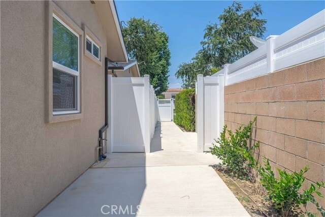 Building Photo - 150 Orangewood Ln