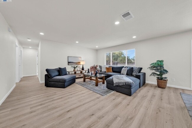Building Photo - 1770 Tulip Ave