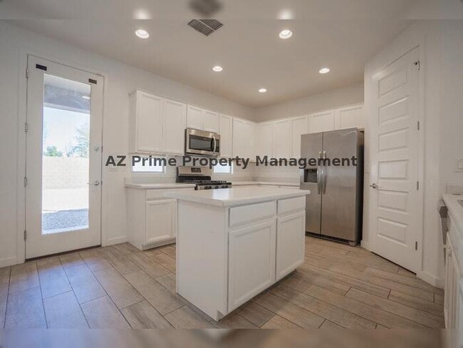 Building Photo - 3719 S 63rd Dr