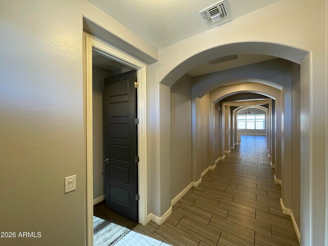 Foto del edificio - 10154 Theorem Dr