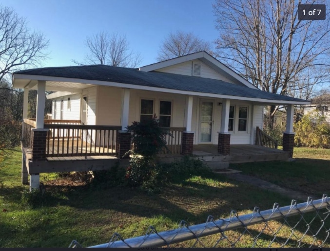 Primary Photo - 54 Pelzer St