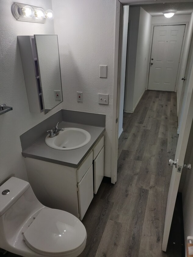 Bathroom - 4420 Gibbons St