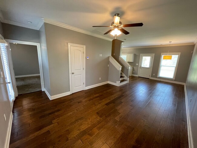 Building Photo - 4BR/4.5BA Stand Alone Unit For Rent