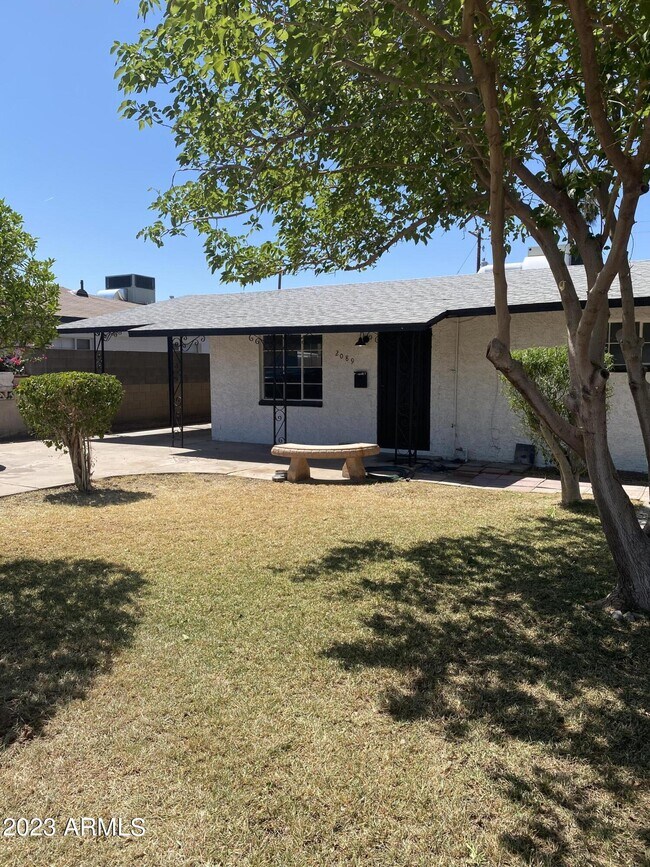 Foto del edificio - 2089 E Don Carlos Ave