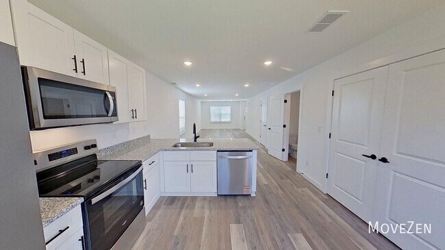 Building Photo - 275 Vanderbilt Rd