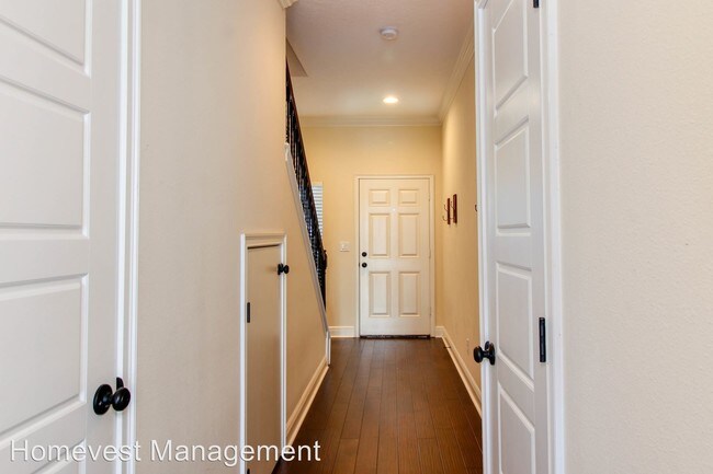 Building Photo - 3 br, 2.5 bath House - 935 Pinegrove Avenue