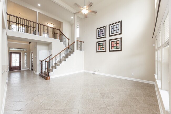 Foto del edificio - 6123 Northcrest Village Way