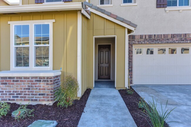 Foto del edificio - Spacious 4 Bedroom Home with Downstairs Bedroom and Upstairs Loft in Whitney Ranch Rocklin