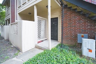 Building Photo - 8055 Cambridge St