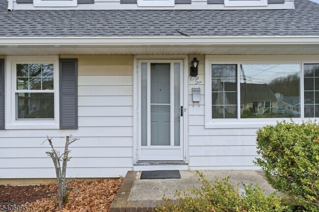 Building Photo - 46 Glenwood Ave