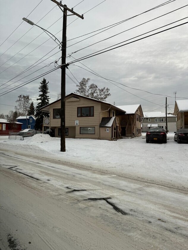 Building Photo - Lathrop St - 901