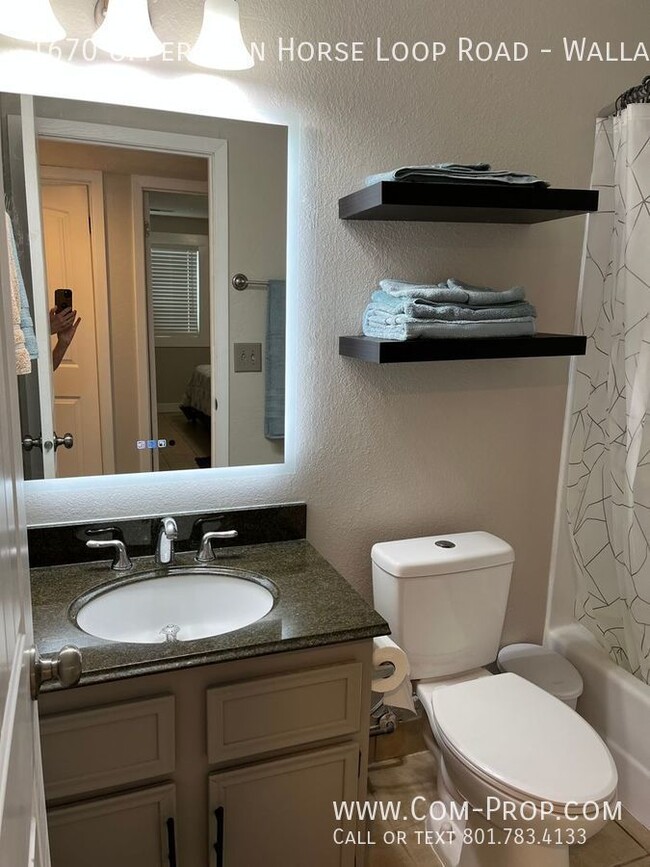 Building Photo - Remodeled  Fully Furnished 2 bedroom Apt i...