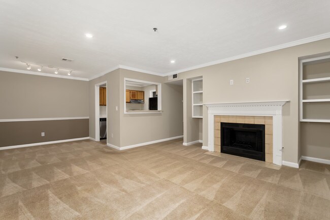 Building Photo - Calibre Lake