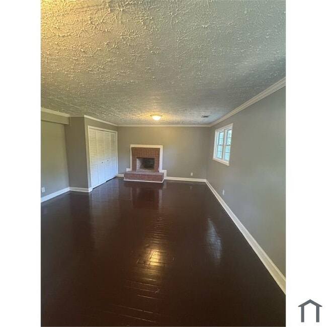 Foto del edificio - 1381 Watts Rd