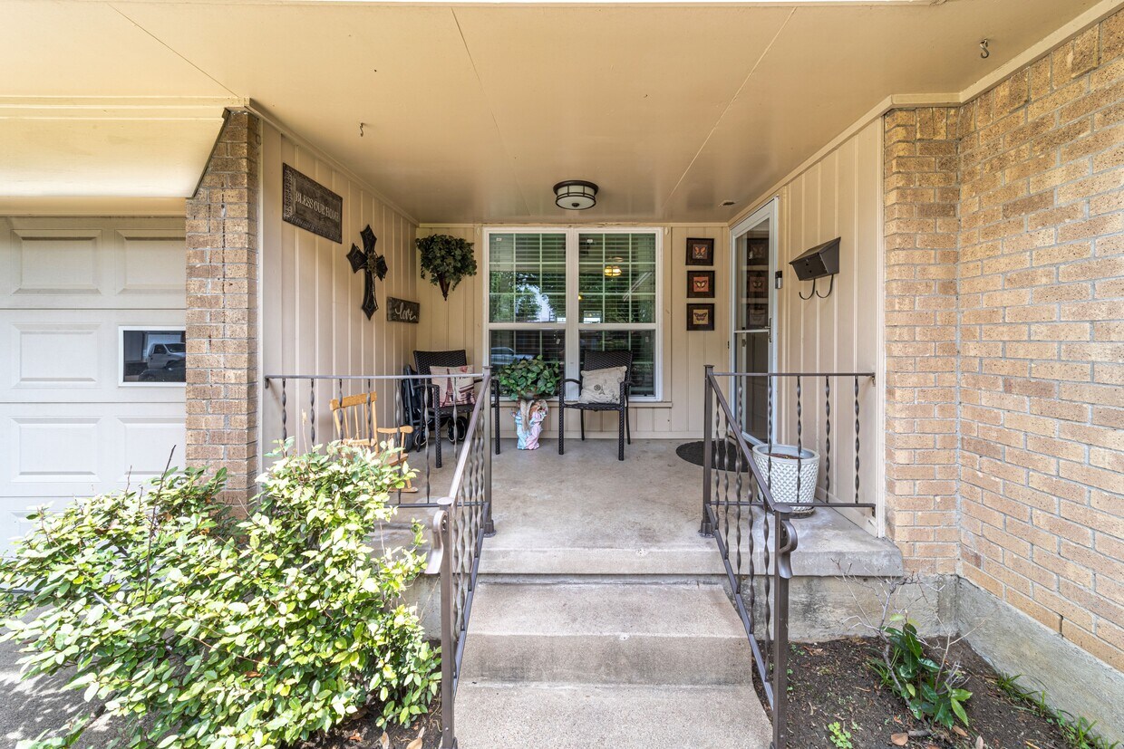 Primary Photo - 2409 Cardinal Ln