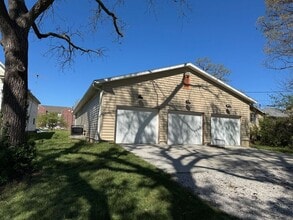 Building Photo - 1120 N Clay Ave