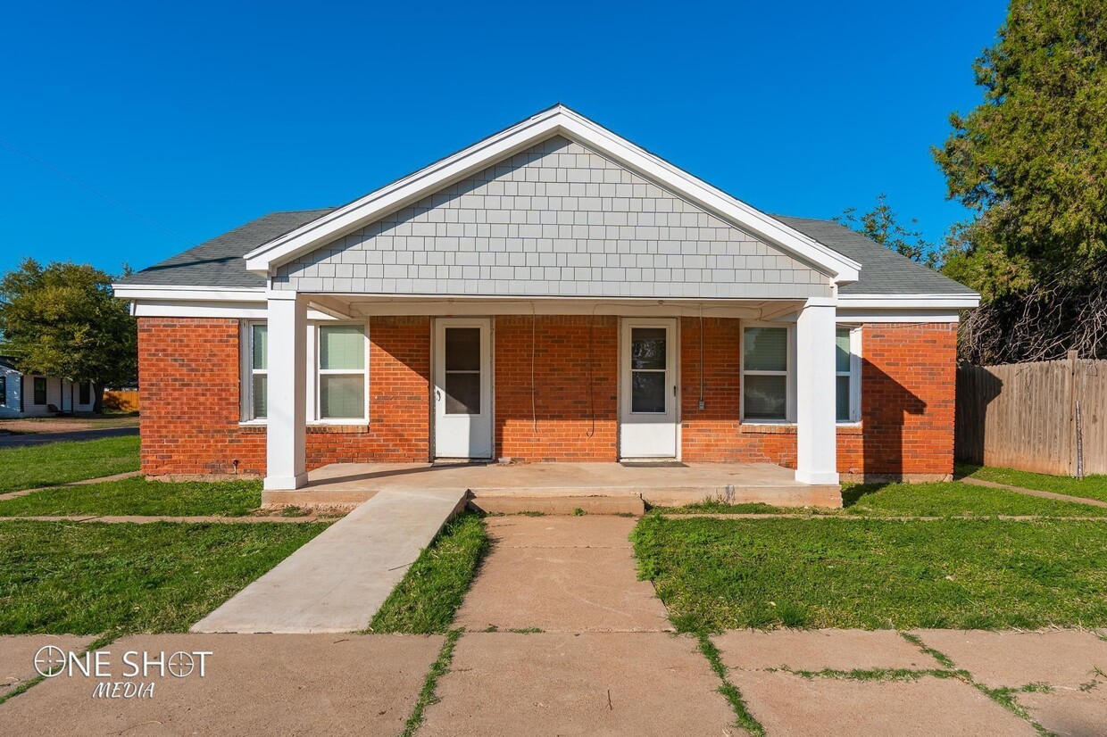 Foto principal - 2742 Russell Ave