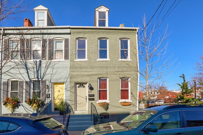 Building Photo - 217 W Lemon St